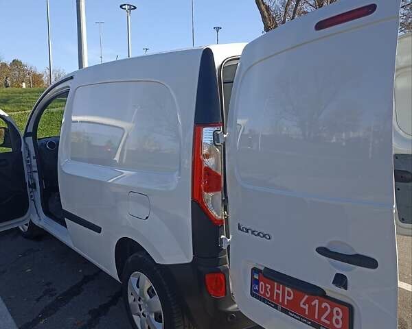 Белый Рено Кенгу, объемом двигателя 0 л и пробегом 4 тыс. км за 13300 $, фото 25 на Automoto.ua