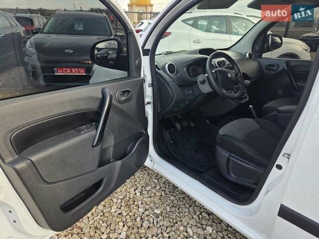 Белый Рено Кенгу, объемом двигателя 1.5 л и пробегом 199 тыс. км за 10450 $, фото 25 на Automoto.ua