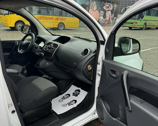 Белый Рено Кенгу, объемом двигателя 0 л и пробегом 26 тыс. км за 12700 $, фото 16 на Automoto.ua