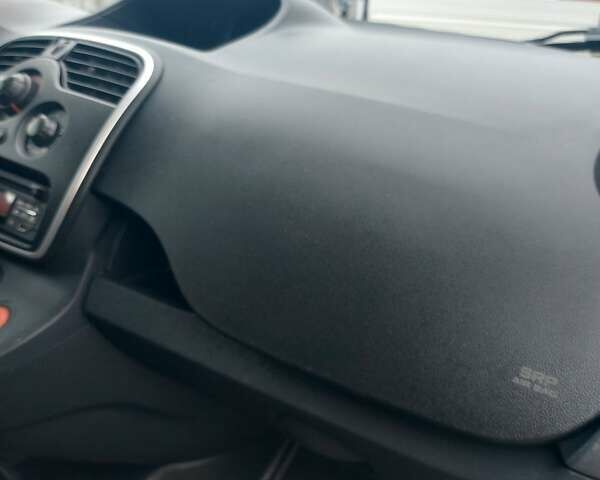 Белый Рено Кенгу, объемом двигателя 1.5 л и пробегом 187 тыс. км за 10900 $, фото 37 на Automoto.ua