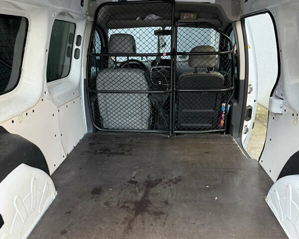 Белый Рено Кенгу, объемом двигателя 1.46 л и пробегом 57 тыс. км за 11999 $, фото 13 на Automoto.ua