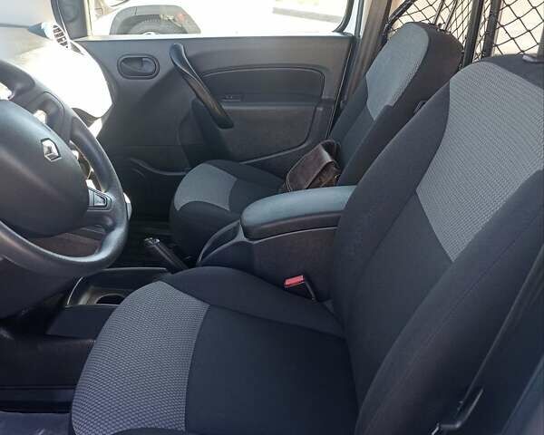 Белый Рено Кенгу, объемом двигателя 0 л и пробегом 4 тыс. км за 13300 $, фото 20 на Automoto.ua