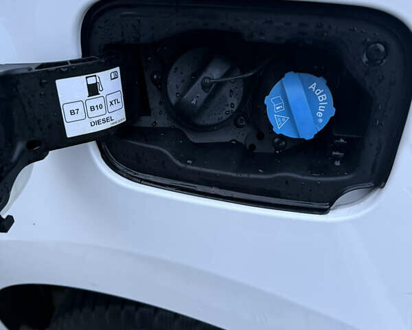 Белый Рено Кенгу, объемом двигателя 1.46 л и пробегом 253 тыс. км за 12500 $, фото 4 на Automoto.ua