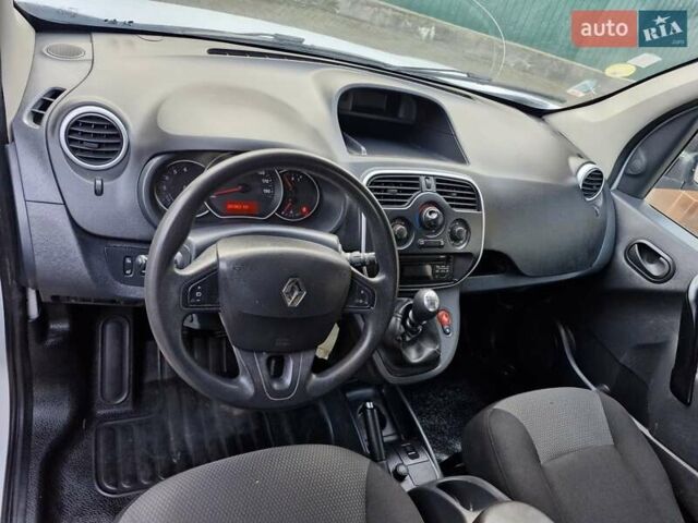 Белый Рено Кенгу, объемом двигателя 1.5 л и пробегом 207 тыс. км за 10800 $, фото 14 на Automoto.ua