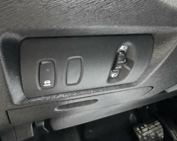 Белый Рено Кенгу, объемом двигателя 0 л и пробегом 26 тыс. км за 12700 $, фото 22 на Automoto.ua