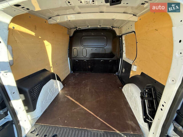 Белый Рено Кенгу, объемом двигателя 1.5 л и пробегом 193 тыс. км за 10999 $, фото 39 на Automoto.ua