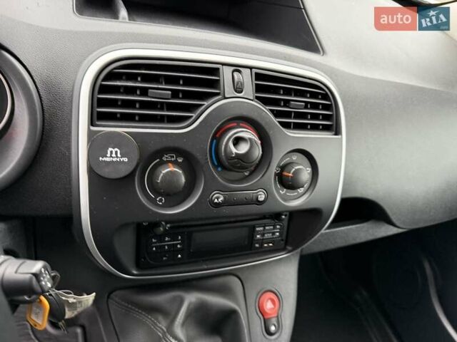 Белый Рено Кенгу, объемом двигателя 15 л и пробегом 195 тыс. км за 11500 $, фото 13 на Automoto.ua