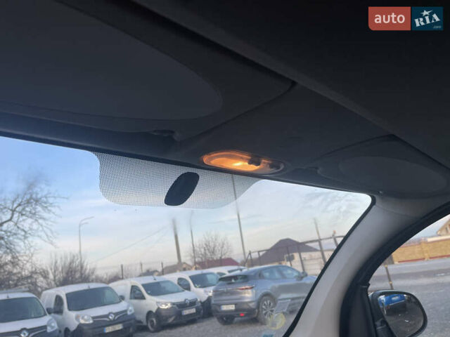 Белый Рено Кенгу, объемом двигателя 0 л и пробегом 110 тыс. км за 13300 $, фото 34 на Automoto.ua