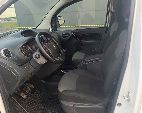 Белый Рено Кенгу, объемом двигателя 0 л и пробегом 35 тыс. км за 11300 $, фото 14 на Automoto.ua