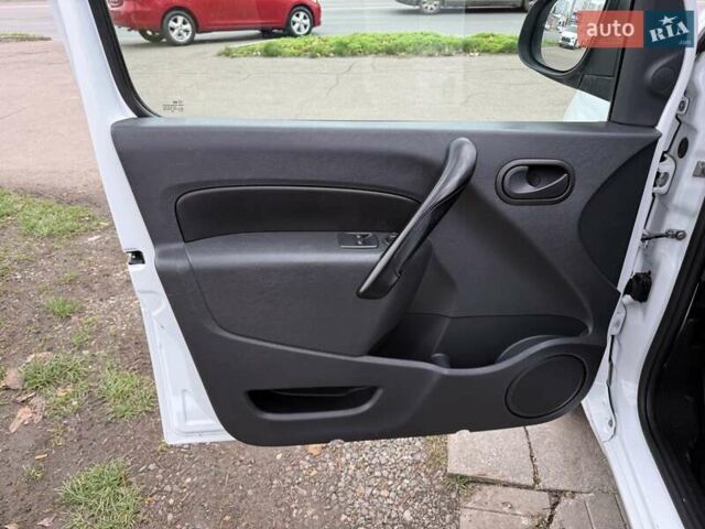 Белый Рено Кенгу, объемом двигателя 15 л и пробегом 195 тыс. км за 11500 $, фото 9 на Automoto.ua