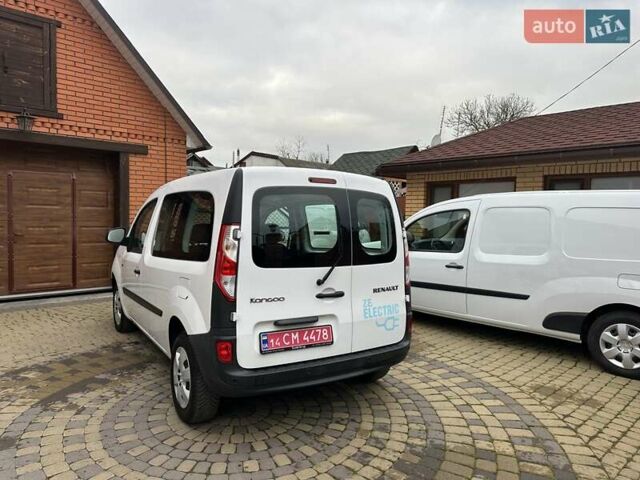 Белый Рено Кенгу, объемом двигателя 0 л и пробегом 16 тыс. км за 12300 $, фото 11 на Automoto.ua