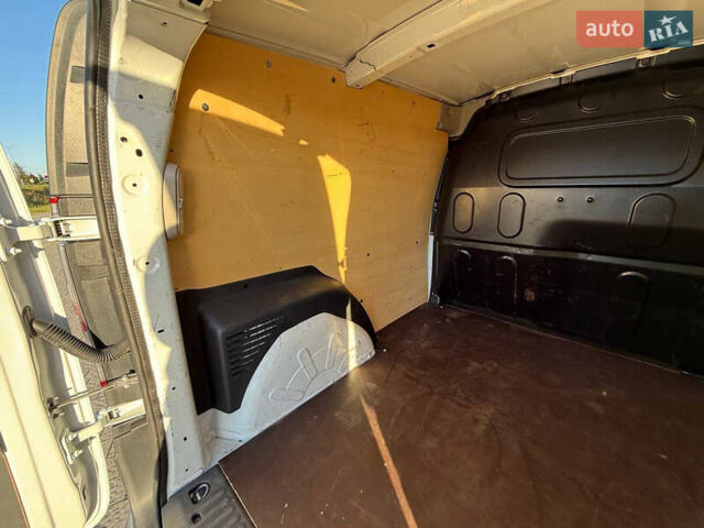 Белый Рено Кенгу, объемом двигателя 1.5 л и пробегом 193 тыс. км за 10999 $, фото 40 на Automoto.ua