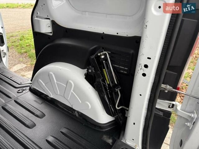 Белый Рено Кенгу, объемом двигателя 15 л и пробегом 195 тыс. км за 11500 $, фото 29 на Automoto.ua