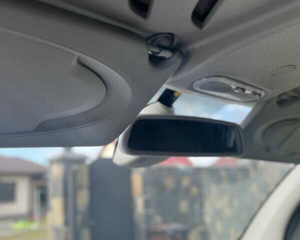 Белый Рено Кенгу, объемом двигателя 1.46 л и пробегом 155 тыс. км за 13700 $, фото 13 на Automoto.ua