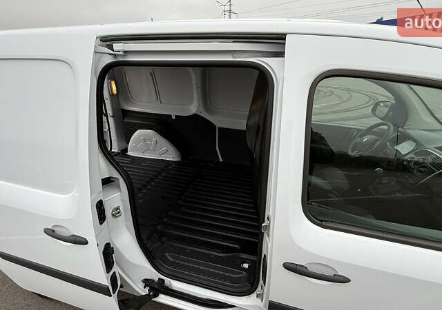 Білий Рено Кєнгу, об'ємом двигуна 1.5 л та пробігом 176 тис. км за 12200 $, фото 11 на Automoto.ua