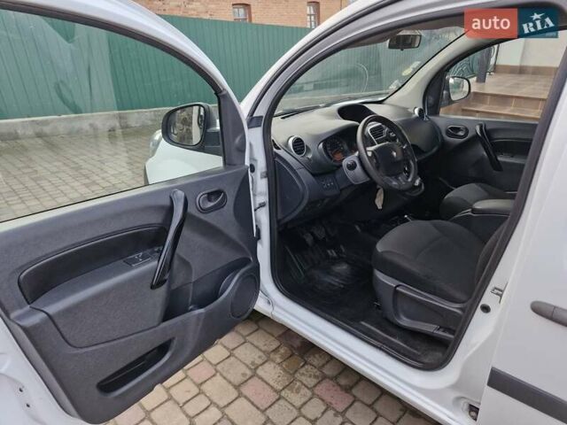 Белый Рено Кенгу, объемом двигателя 1.5 л и пробегом 207 тыс. км за 10800 $, фото 16 на Automoto.ua