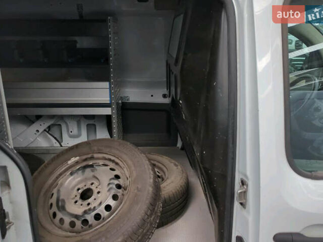 Белый Рено Кенгу, объемом двигателя 0 л и пробегом 45 тыс. км за 12900 $, фото 11 на Automoto.ua