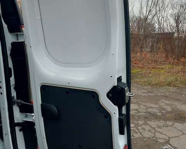 Белый Рено Кенгу, объемом двигателя 1.5 л и пробегом 187 тыс. км за 10900 $, фото 22 на Automoto.ua