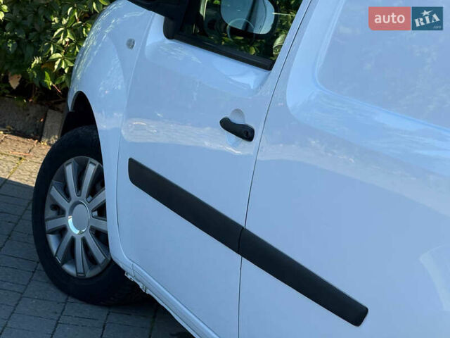 Белый Рено Кенгу, объемом двигателя 1.5 л и пробегом 193 тыс. км за 10999 $, фото 24 на Automoto.ua