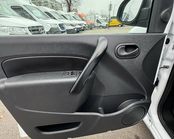 Белый Рено Кенгу, объемом двигателя 1.5 л и пробегом 192 тыс. км за 11700 $, фото 15 на Automoto.ua