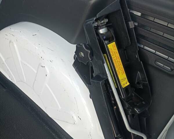 Белый Рено Кенгу, объемом двигателя 0 л и пробегом 4 тыс. км за 13300 $, фото 17 на Automoto.ua