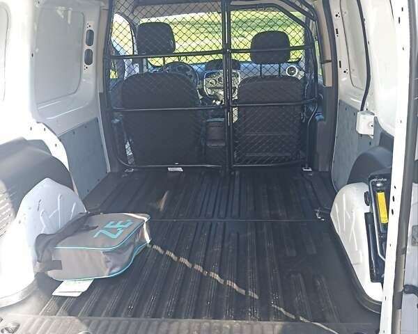 Белый Рено Кенгу, объемом двигателя 0 л и пробегом 4 тыс. км за 13300 $, фото 26 на Automoto.ua