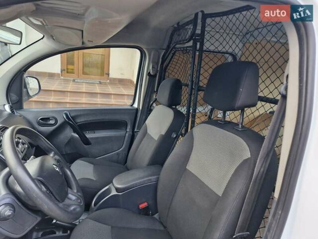 Белый Рено Кенгу, объемом двигателя 1.5 л и пробегом 207 тыс. км за 10800 $, фото 15 на Automoto.ua