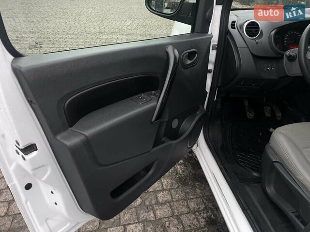 Белый Рено Кенгу, объемом двигателя 1.5 л и пробегом 89 тыс. км за 11000 $, фото 10 на Automoto.ua