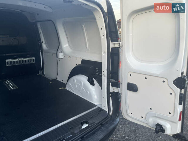 Белый Рено Кенгу, объемом двигателя 0 л и пробегом 110 тыс. км за 13300 $, фото 18 на Automoto.ua