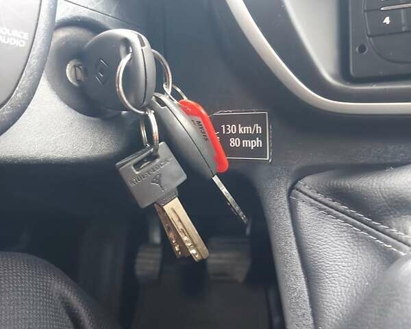 Белый Рено Кенгу, объемом двигателя 1.5 л и пробегом 187 тыс. км за 10900 $, фото 32 на Automoto.ua