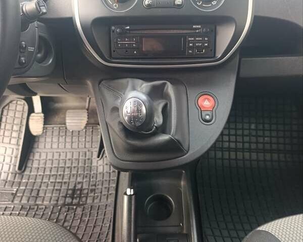 Белый Рено Кенгу, объемом двигателя 0 л и пробегом 35 тыс. км за 11300 $, фото 16 на Automoto.ua