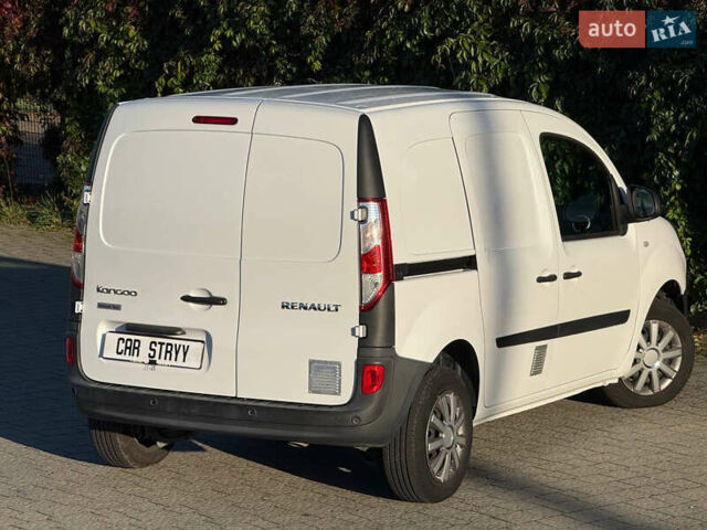 Белый Рено Кенгу, объемом двигателя 1.5 л и пробегом 193 тыс. км за 10999 $, фото 26 на Automoto.ua
