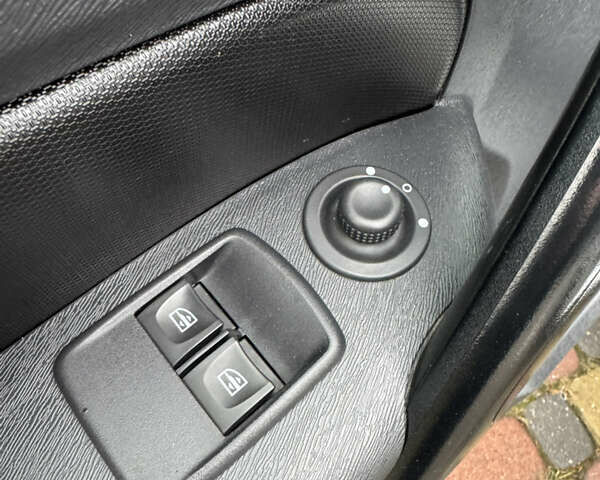 Белый Рено Кенгу, объемом двигателя 0 л и пробегом 26 тыс. км за 12700 $, фото 20 на Automoto.ua