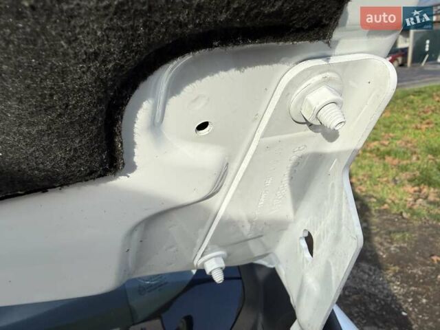 Белый Рено Кенгу, объемом двигателя 0 л и пробегом 190 тыс. км за 11999 $, фото 32 на Automoto.ua