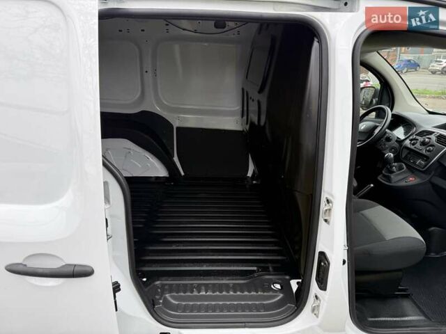 Белый Рено Кенгу, объемом двигателя 15 л и пробегом 195 тыс. км за 11500 $, фото 27 на Automoto.ua