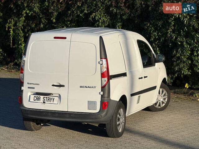 Белый Рено Кенгу, объемом двигателя 1.5 л и пробегом 193 тыс. км за 10999 $, фото 3 на Automoto.ua