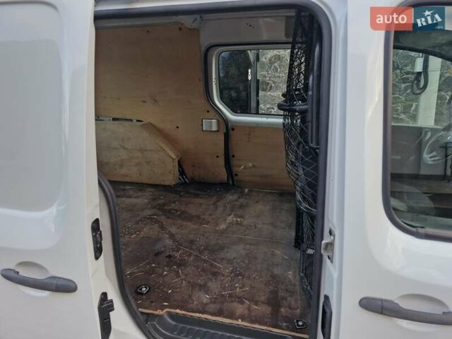 Белый Рено Кенгу, объемом двигателя 1.5 л и пробегом 207 тыс. км за 10800 $, фото 20 на Automoto.ua