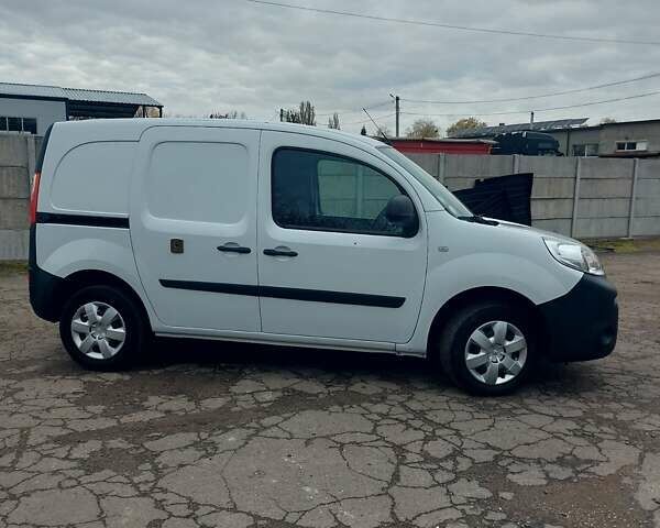 Белый Рено Кенгу, объемом двигателя 1.5 л и пробегом 187 тыс. км за 10900 $, фото 5 на Automoto.ua