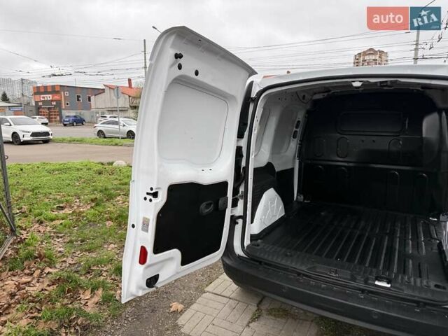 Белый Рено Кенгу, объемом двигателя 15 л и пробегом 195 тыс. км за 11500 $, фото 31 на Automoto.ua