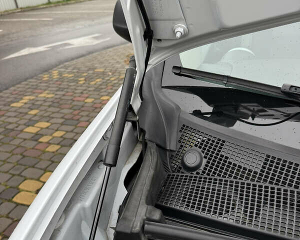 Белый Рено Кенгу, объемом двигателя 0 л и пробегом 26 тыс. км за 12700 $, фото 33 на Automoto.ua