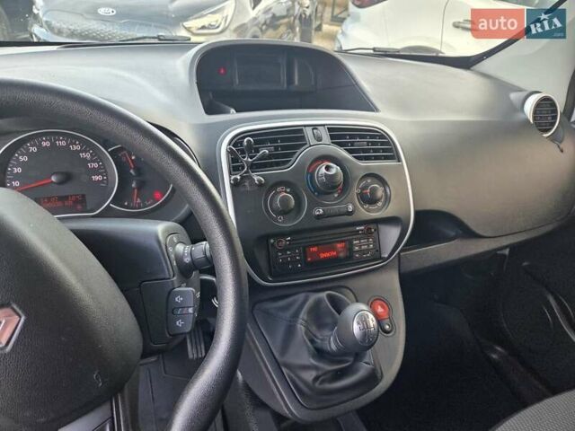 Белый Рено Кенгу, объемом двигателя 1.5 л и пробегом 199 тыс. км за 10450 $, фото 26 на Automoto.ua