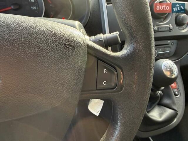 Белый Рено Кенгу, объемом двигателя 0 л и пробегом 190 тыс. км за 11999 $, фото 20 на Automoto.ua