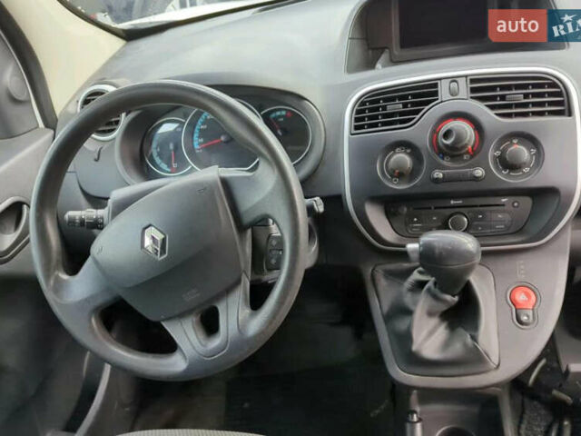 Белый Рено Кенгу, объемом двигателя 0 л и пробегом 45 тыс. км за 12900 $, фото 2 на Automoto.ua