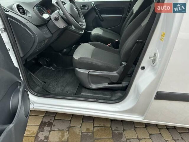 Белый Рено Кенгу, объемом двигателя 0 л и пробегом 16 тыс. км за 12300 $, фото 23 на Automoto.ua