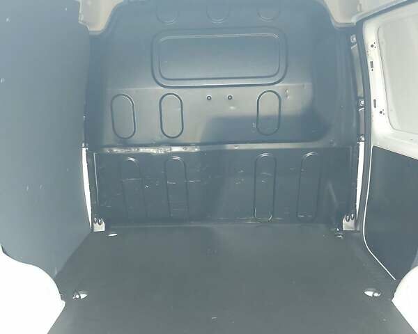 Белый Рено Кенгу, объемом двигателя 1.5 л и пробегом 187 тыс. км за 10900 $, фото 13 на Automoto.ua