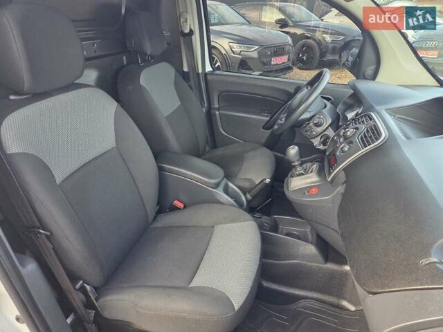 Белый Рено Кенгу, объемом двигателя 1.5 л и пробегом 199 тыс. км за 10450 $, фото 22 на Automoto.ua