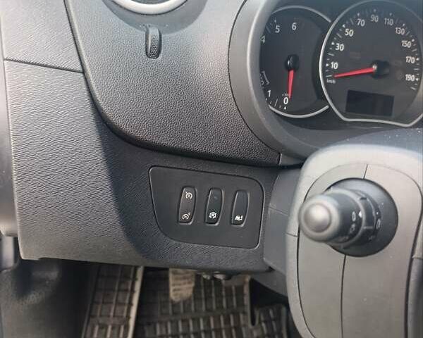 Белый Рено Кенгу, объемом двигателя 0 л и пробегом 35 тыс. км за 11300 $, фото 12 на Automoto.ua