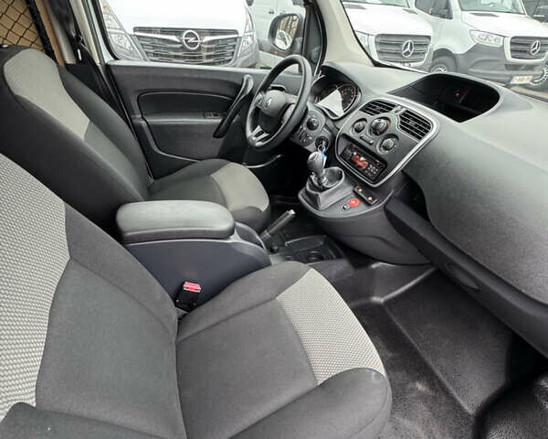 Белый Рено Кенгу, объемом двигателя 1.5 л и пробегом 192 тыс. км за 11700 $, фото 26 на Automoto.ua