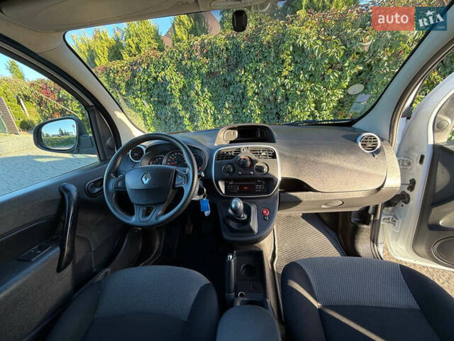 Белый Рено Кенгу, объемом двигателя 1.5 л и пробегом 193 тыс. км за 10999 $, фото 4 на Automoto.ua