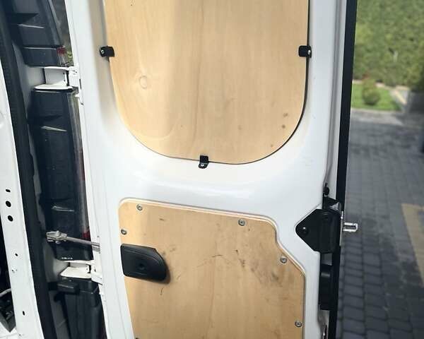 Белый Рено Кенгу, объемом двигателя 1.46 л и пробегом 155 тыс. км за 13700 $, фото 11 на Automoto.ua